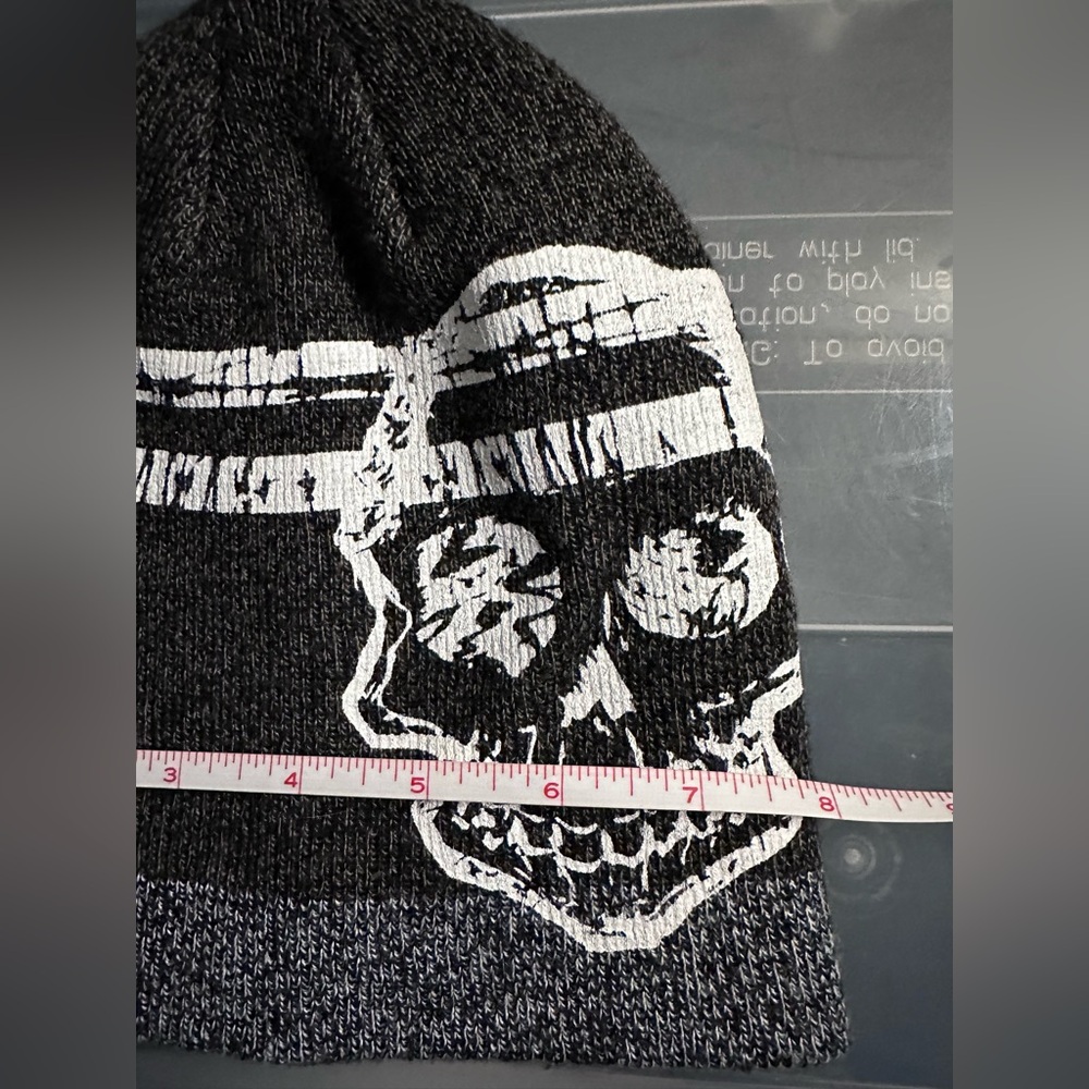 Gray Skull Beanie - Picture 5 of 6